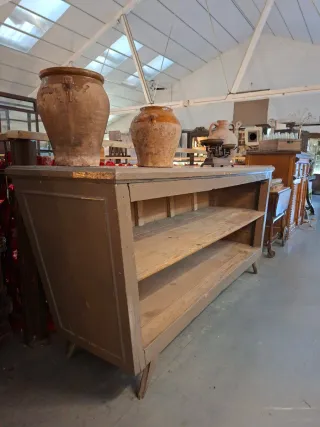 Mostrador de madera y terracota