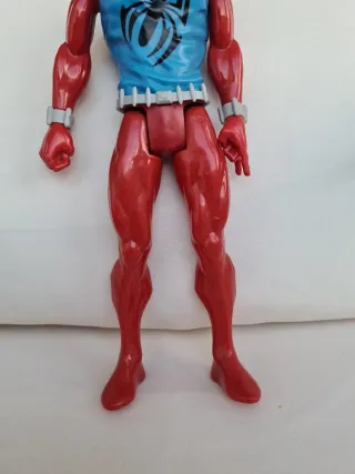 Figura Spider-Man Scarlet 30cm Hasbro 2016