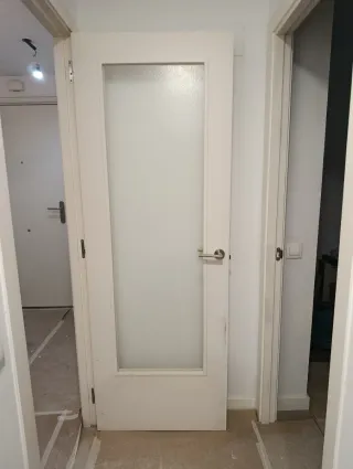 Puertas blancas interiores con cristal