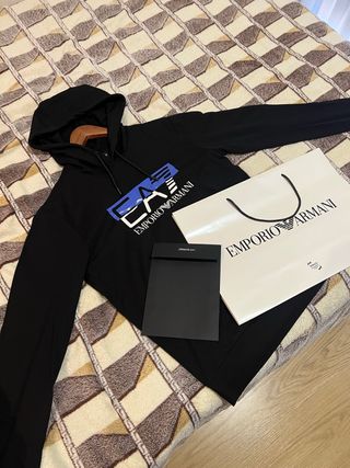 Sudadera EA7 Emporio Armani Negra y Azul
