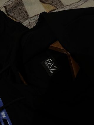 Sudadera EA7 Emporio Armani Negra y Azul