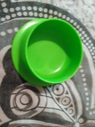 Comedero para mascotas verde