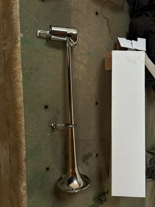 Bocina de camión cromada