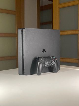 PlayStation 4 Slim 500GB + 4 Juegos