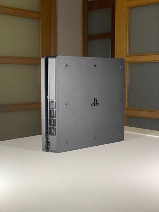 PlayStation 4 Slim 500GB + 4 Juegos