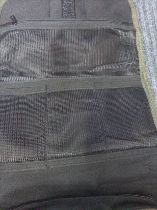 2 neceseres de baño verde militar