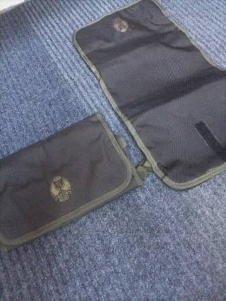 2 neceseres de baño verde militar