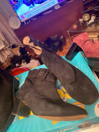 Botines negros tacón medio con hebilla