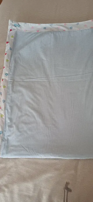 Colcha Cuna Reversible Flores