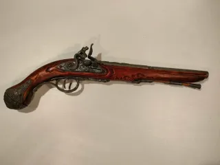 Pistola de chispa antigua decorativa