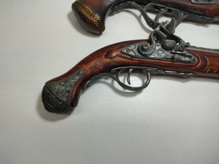 Pistola de chispa antigua decorativa son dos