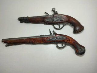 Pistola de chispa antigua decorativa son dos
