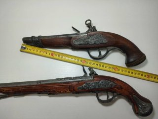 Pistola de chispa antigua decorativa son dos