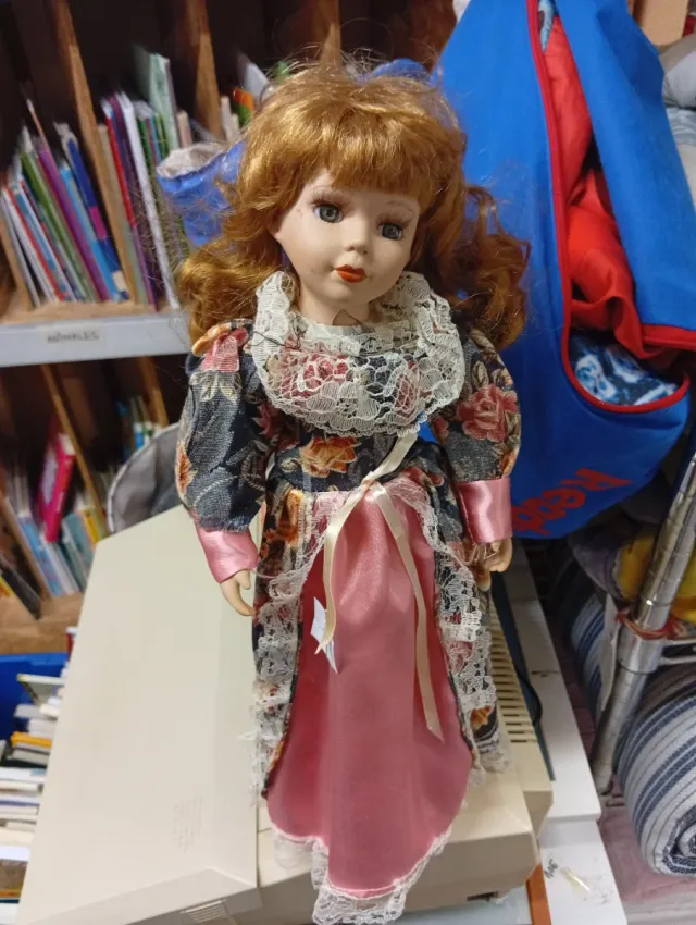 Muñeca de porcelana antigua