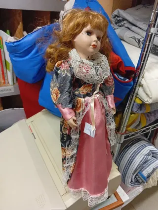 Muñeca de porcelana antigua