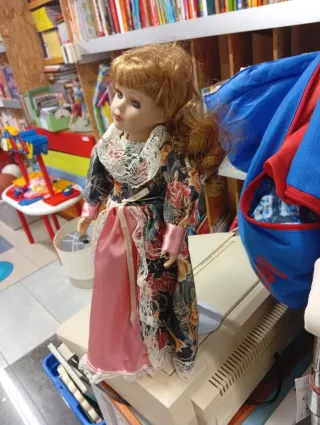 Muñeca de porcelana antigua