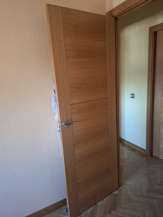 Puerta de madera interior