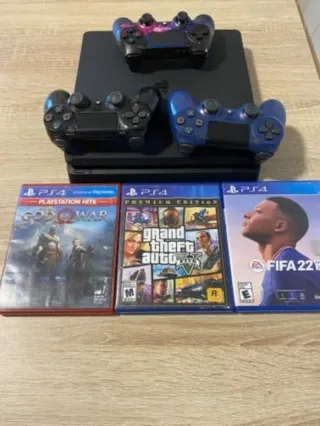 PS4 (PlayStation 4) + 3 Juegos+3 mandos
