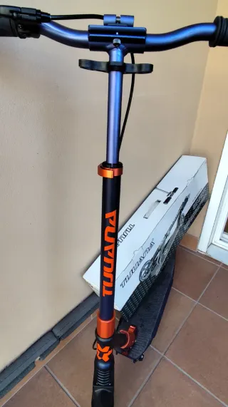 Patinete Tijuana Azul, Naranja y negro