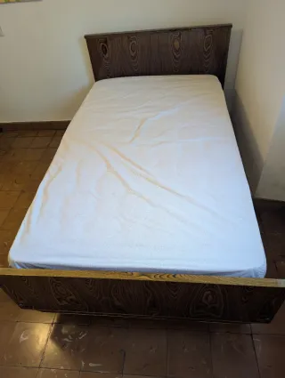 Somier 105cm con 1 año de uso y estructura de cama