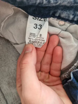 Pantalones vaqueros desgastados