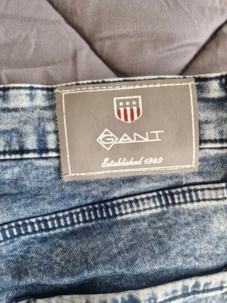 Pantalones vaqueros desgastados