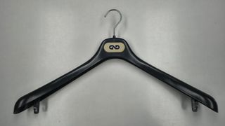 1400 Perchas varias camisas y pantalones