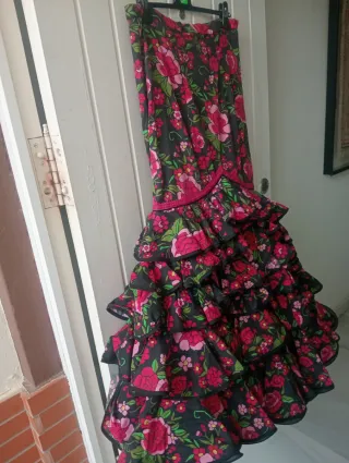 Falda flamenca preciosa con estampado alegre