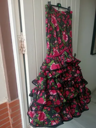 Falda flamenca preciosa con estampado alegre