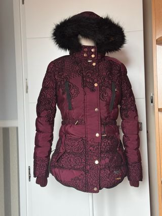 Abrigo acolchado Desigual con capucha