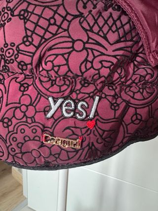 Abrigo acolchado Desigual con capucha