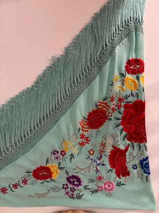Mantón Flamenca Seda Bordado a Mano