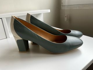 Zapatos Geox tacón beige y azul turquesa