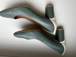 Zapatos Geox tacón beige y azul turquesa