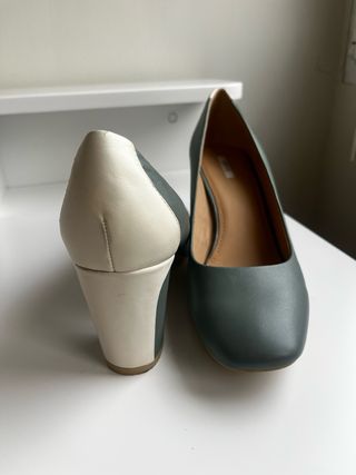 Zapatos Geox tacón beige y azul turquesa