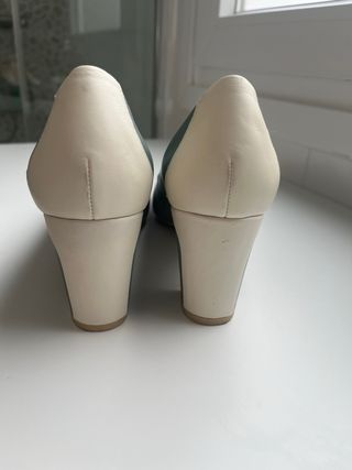 Zapatos Geox tacón beige y azul turquesa