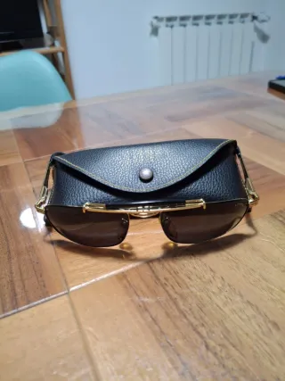 Occhiali da sole Sting neri e oro