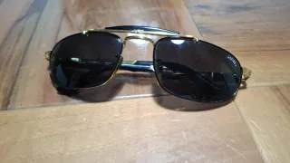 Occhiali da sole Sting neri e oro