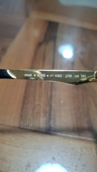 Occhiali da sole Sting neri e oro