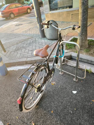Bicicleta urbana negra