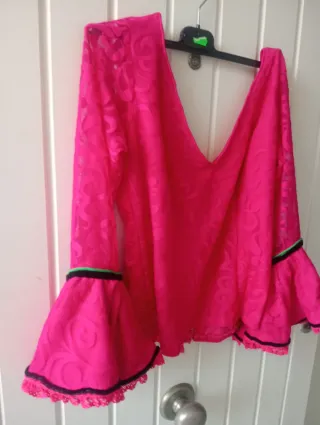 Blusa flamenca. Encaje de punto elástico. Cómoda