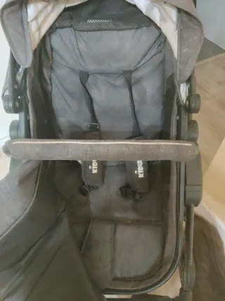 Cochecito de bebé gris