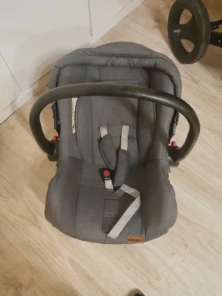 Cochecito de bebé gris