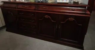 Aparador de madera maciza estilo clásico