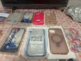 Fundas iPhone 13 / 15, cada una cuesta 5 euros