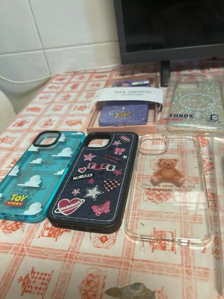 Fundas iPhone 13 / 15, cada una cuesta 5 euros