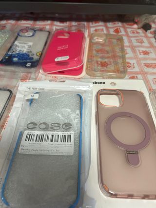 Fundas iPhone 13 / 15, cada una cuesta 5 euros