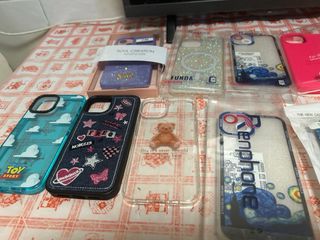 Fundas iPhone 13 / 15, cada una cuesta 5 euros