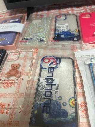 Fundas iPhone 13 / 15, cada una cuesta 5 euros