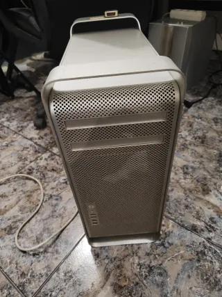 Torre Apple Mac Pro A1186 Plata